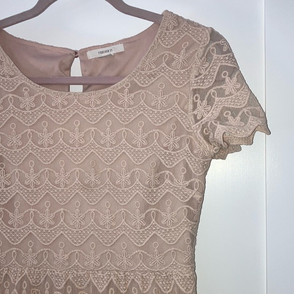Forever 21 size medium creamy / Tan A-line Flutter Sleeve lace Dress lined Teen - Picture 5 of 16